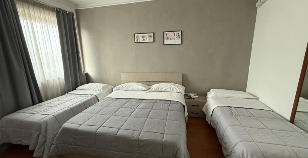 Hotel Quadrifoglio Castello di Cisterna Kültér fotó
