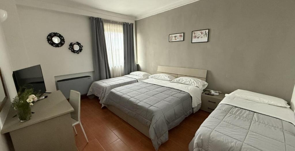 Hotel Quadrifoglio Castello di Cisterna Kültér fotó