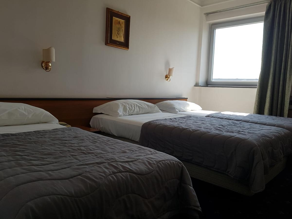 Hotel Quadrifoglio Castello di Cisterna Kültér fotó